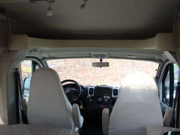 Bürstner BUT569 Nexxo T569 | Vast Bed | Kleine Camper| Elektrische Trap| Douche|